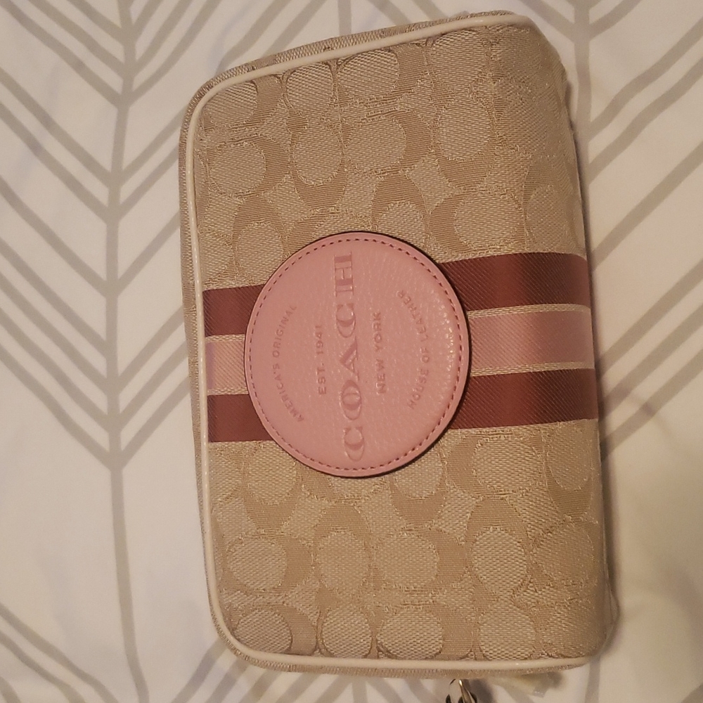 NWT Coach cosmetic bad
